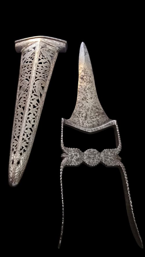 INDIAN STEEL KATAR PUSH DAGGER WITH PIERCED STEEL SHEATH RAJASTHAN SOUTH INDIA LATE 18TH19TH CENTURY - ADDITIONAL PHOTO 2