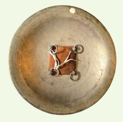 LATE 19TH CENTURY INDIAN BRASS DHAL SHIELD WITH ENGRAVED FOLIATE DECORATION - ADDITIONAL PHOTO 1