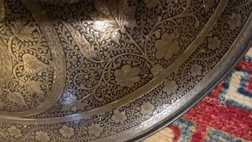 LATE 19TH CENTURY INDIAN BRASS DHAL SHIELD WITH ENGRAVED FOLIATE DECORATION - ADDITIONAL PHOTO 8