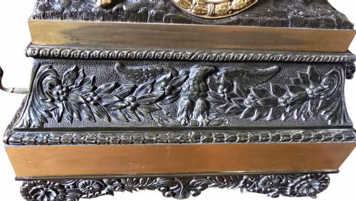 NAPOLEON CROSSING THE ALPS19TH CENTURY FRENCH GILT AND PATINATED BRONZE MANTEL CLOCK - ADDITIONAL PHOTO 4
