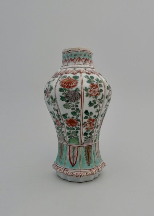 Chinese Porcelain Vase. Famille Verte Decoration. C. 1700. Kangxi Period.