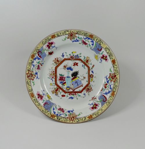 Chinese Porcelain Dish. Famille Rose Decoration. C. 1730. Qianlong Period.
