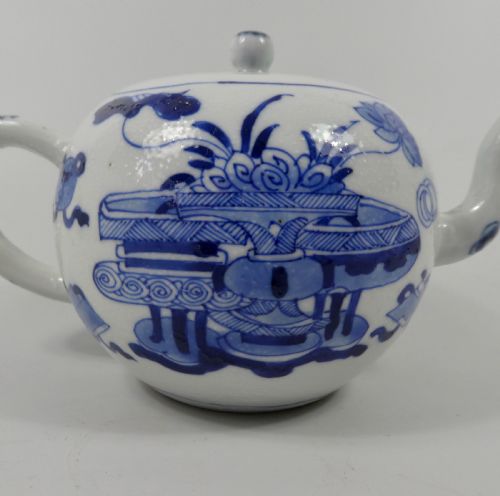 Chinese Porcelain Teapot. Kangxi Period, C. 1700.