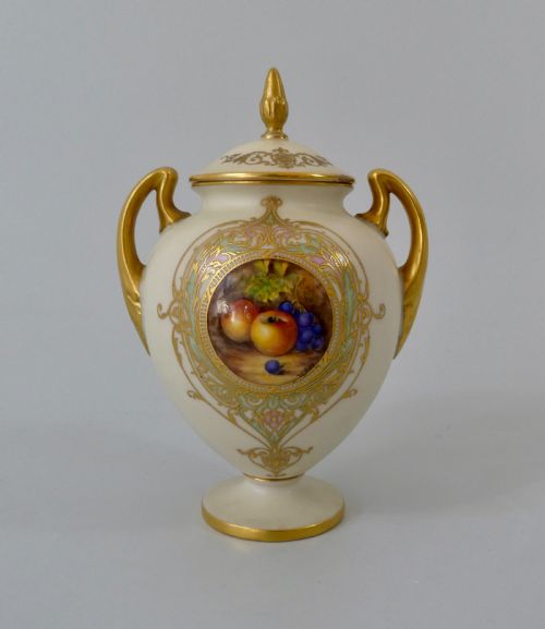 Royal Worcester Vase & Cover. William Bee, Dated 1922.