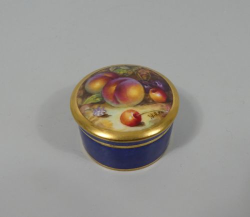Royal Worcester Porcelain Pill Box. ‘Billy Bee’, Dated 1924.