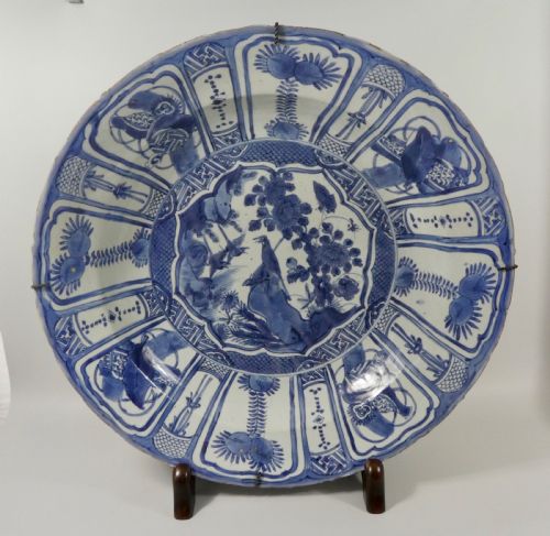 Chinese ‘Kraak’ Porcelain Charger. Wanli Period (1573-1619). Late Ming.