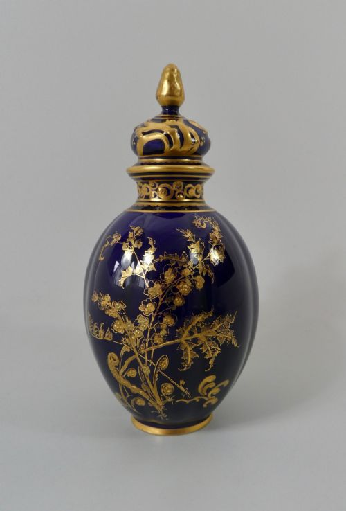 Royal Crown Derby Porcelain Vase & Cover, Dated 1909.