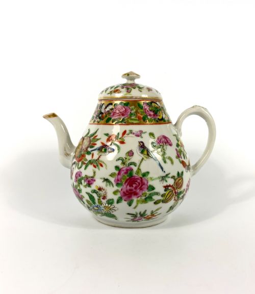 Chinese Cantonese Teapot, C. 1870, Qing Dynasty.