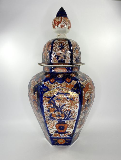 Japanese Imari Vase & Cover, C. 1890. Meiji Period.