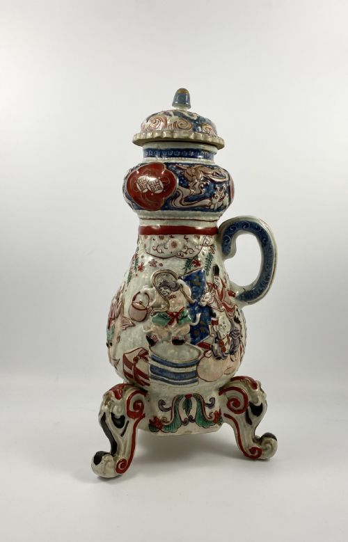 Imari Porcelain Coffee Pot & Cover, Late 17th C. Edo Period.