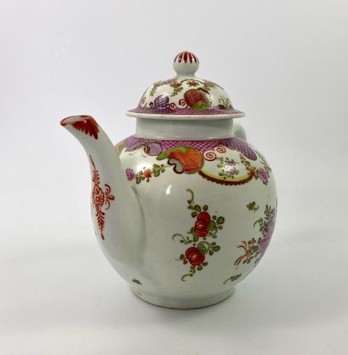 fig 1. Lowestoft porcelain teapot. Curtis pattern, c. 1785.