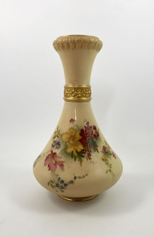 Royal Worcester Porcelain Vase, Dated 1906.