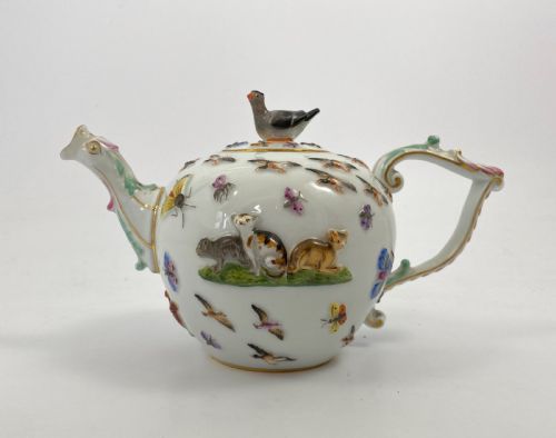 Meissen Porcelain Teapot, C. 1830.