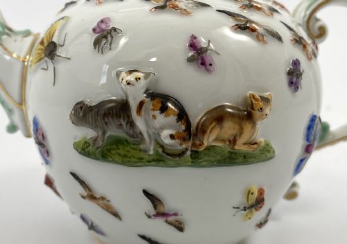fig 1. Meissen porcelain teapot, c. 1830.