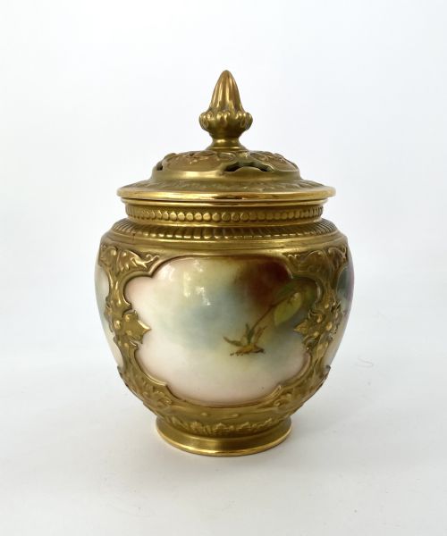 fig 1. Royal Worcester Roses pot pourri and cover, dated 1913.