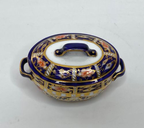 fig 1. Royal Crown Derby miniature fish kettle, d. 1920.