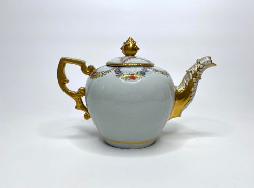 Masons Ironstone China, Rare Teapot and Cover, C. 1815.