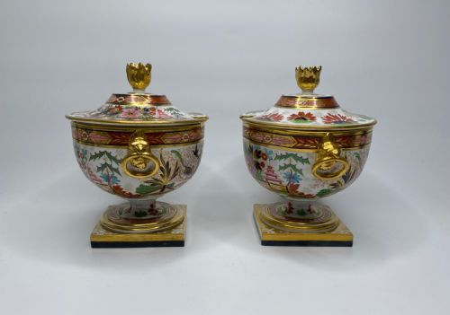 fig 1. BFB Worcester porcelain sauce tureens & covers, c. 1810.