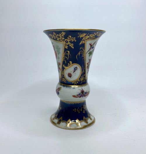 fig 1. Worcester porcelain vase, Fancy Birds, c. 1770.