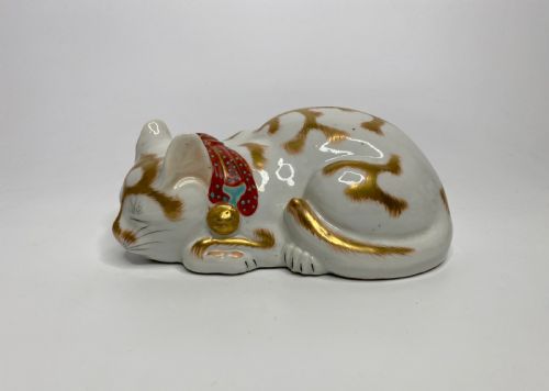 Kutani Porcelain Okimono of a Cat, Japan, Meiji Period.