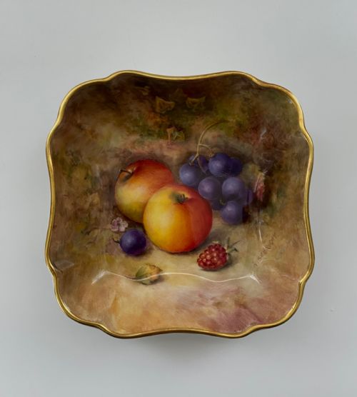 Royal Worcester Fruit Dish, Richard Sebright, D. 1941.