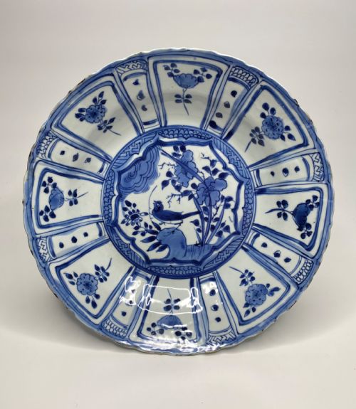 Chinese Kraak Porcelain Charger, Wanli, 1573-1619. Ming Period.