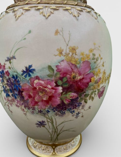 fig 1. Royal Worcester pot pourri and cover, d. 1903