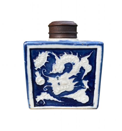 Chinese Porcelain Tea Caddy, Dragons, 18th Century, Qing Dynasty.