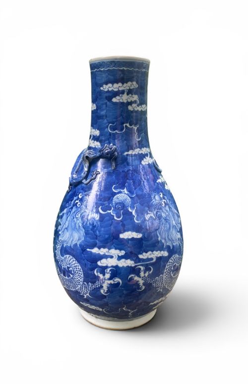 Chinese Porcelain Dragons Vase, 19th Century, Qing Dynasty.