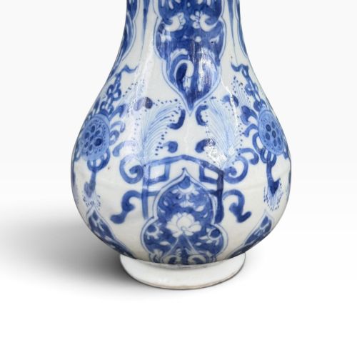 fig 1. A blue and white Kangxi period Chinese porcelain jug with hand-painted floral decoration, an angular ceramic handle, and a chased gilt-metal lid.
