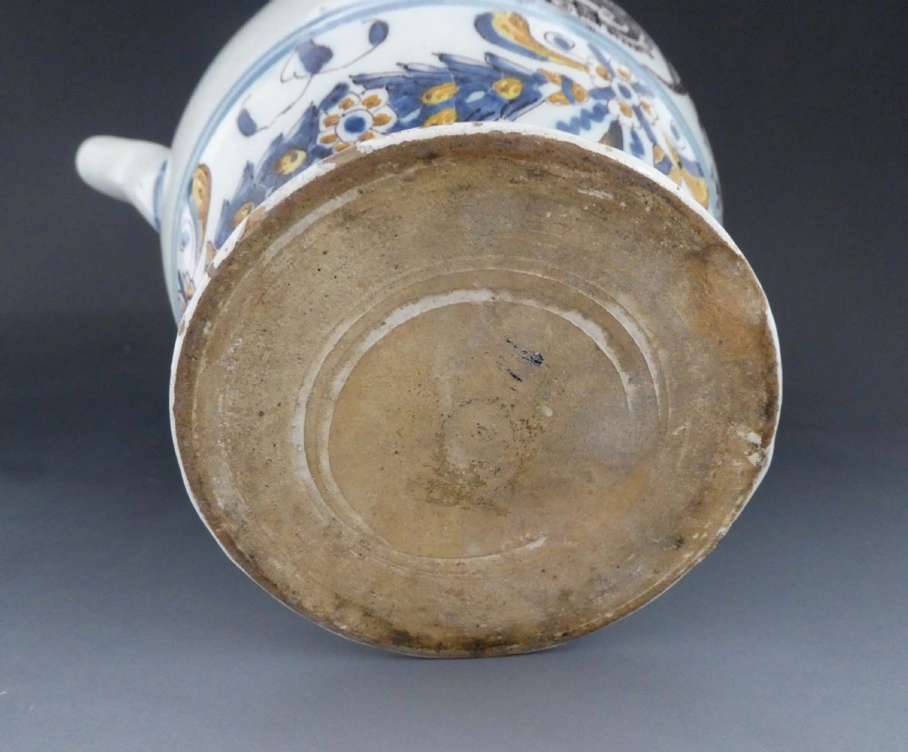 Italian maiolica wet drug jar, c. 1700 View XI