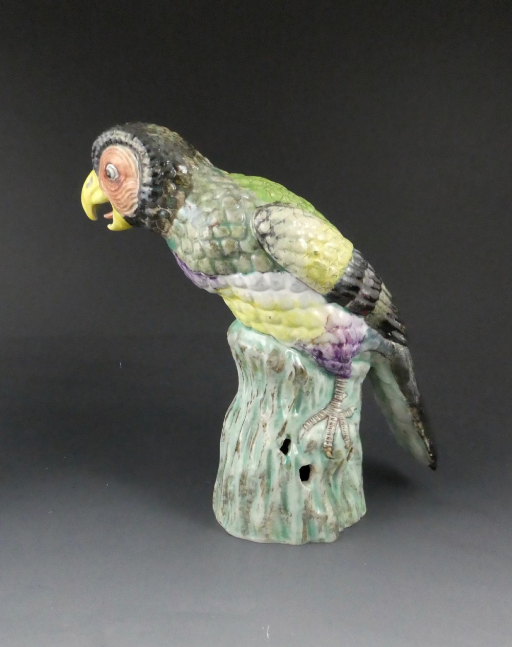 Chinese porcelain parrot. Famille rose decoration. Jiaqing Period, c. 1800. View VII