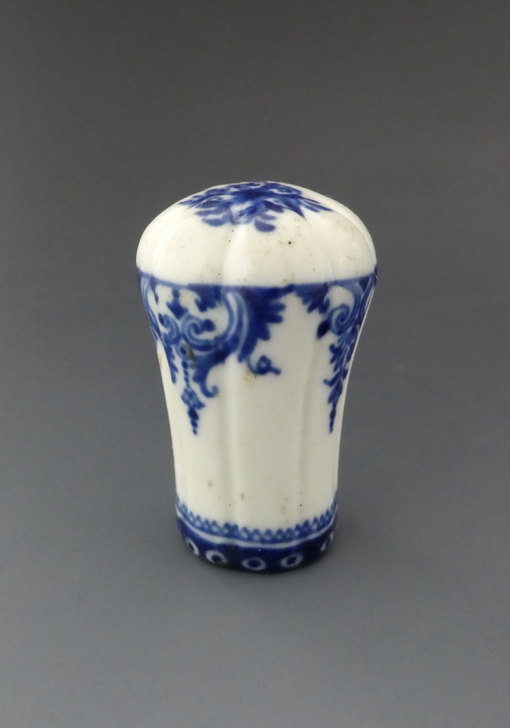 St Cloud porcelain cane handle, c. 1730.