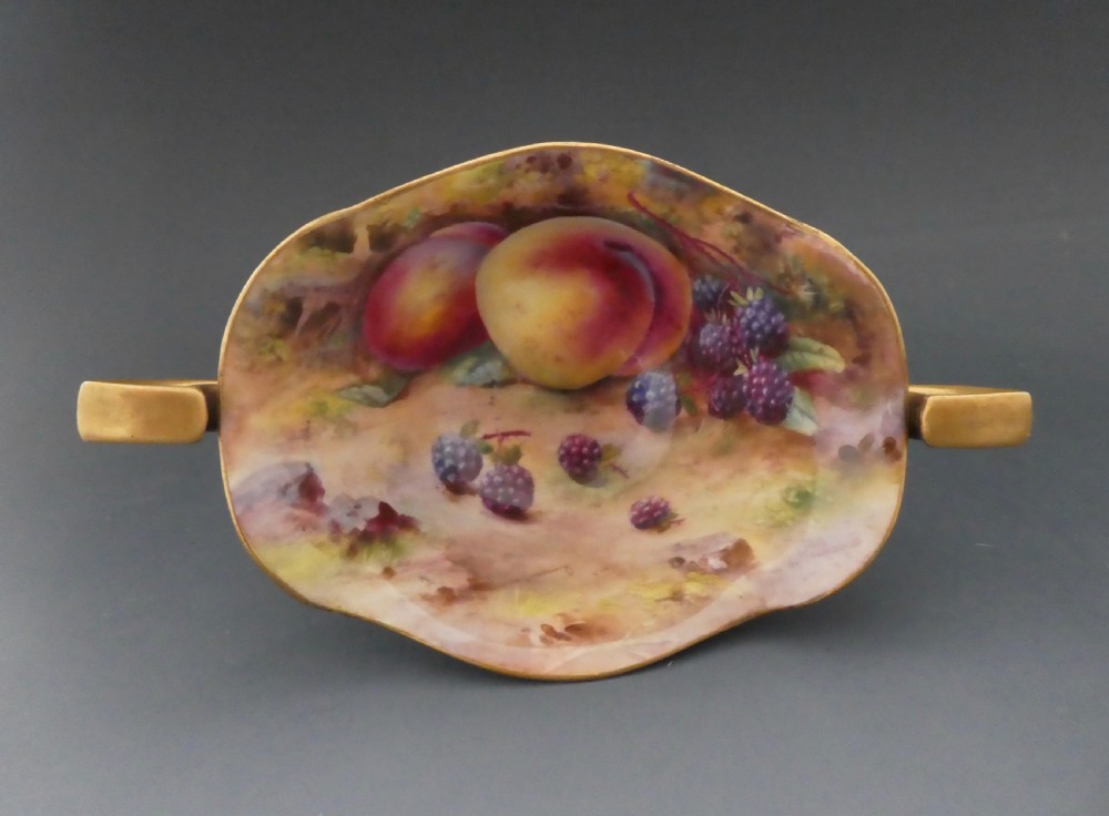 Royal Worcester porcelain bowl. Fruit painted by Louis Flexman, dated 1920.