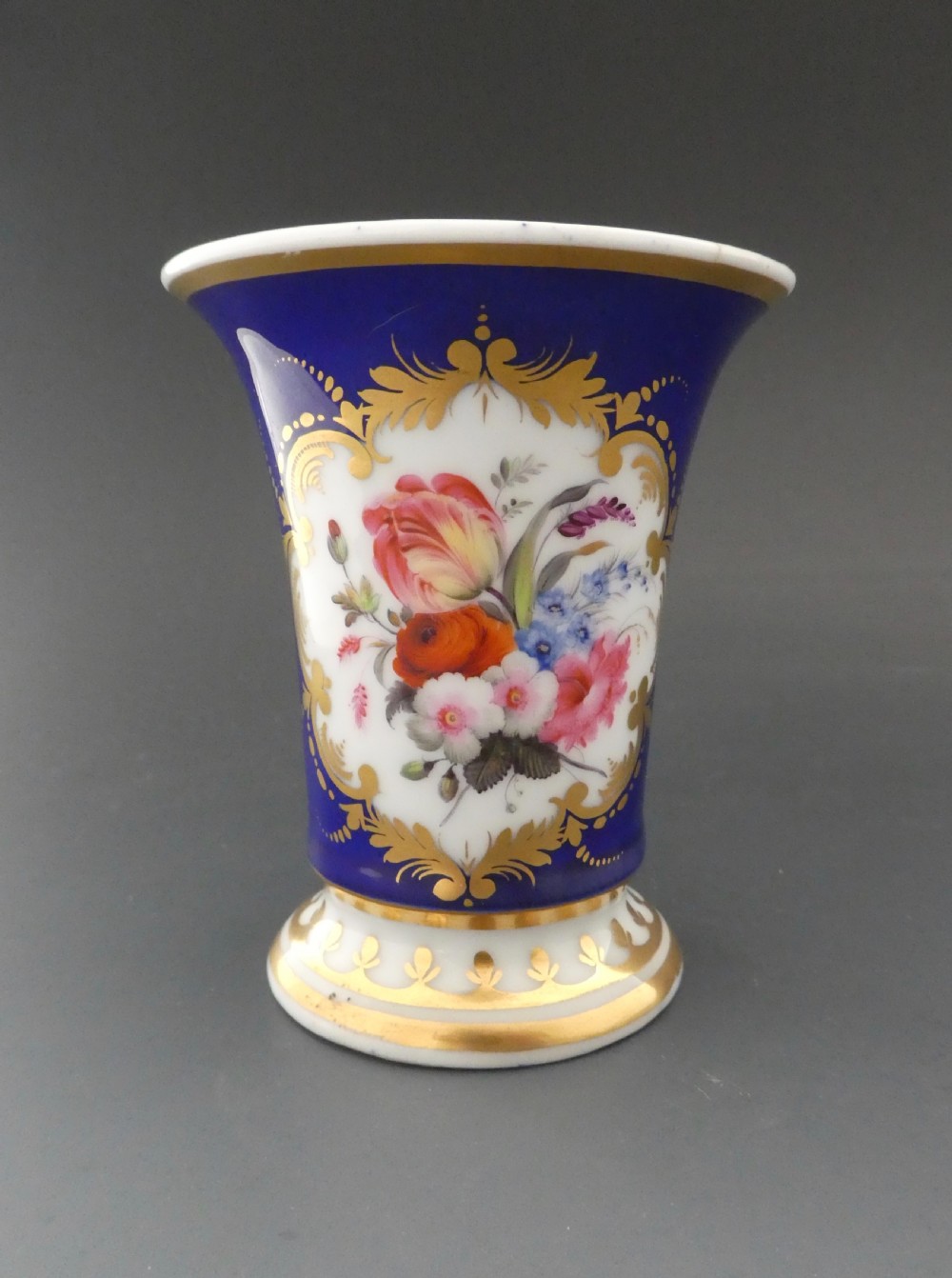Chamberlains Worcester porcelain spill vase, c. 1820.