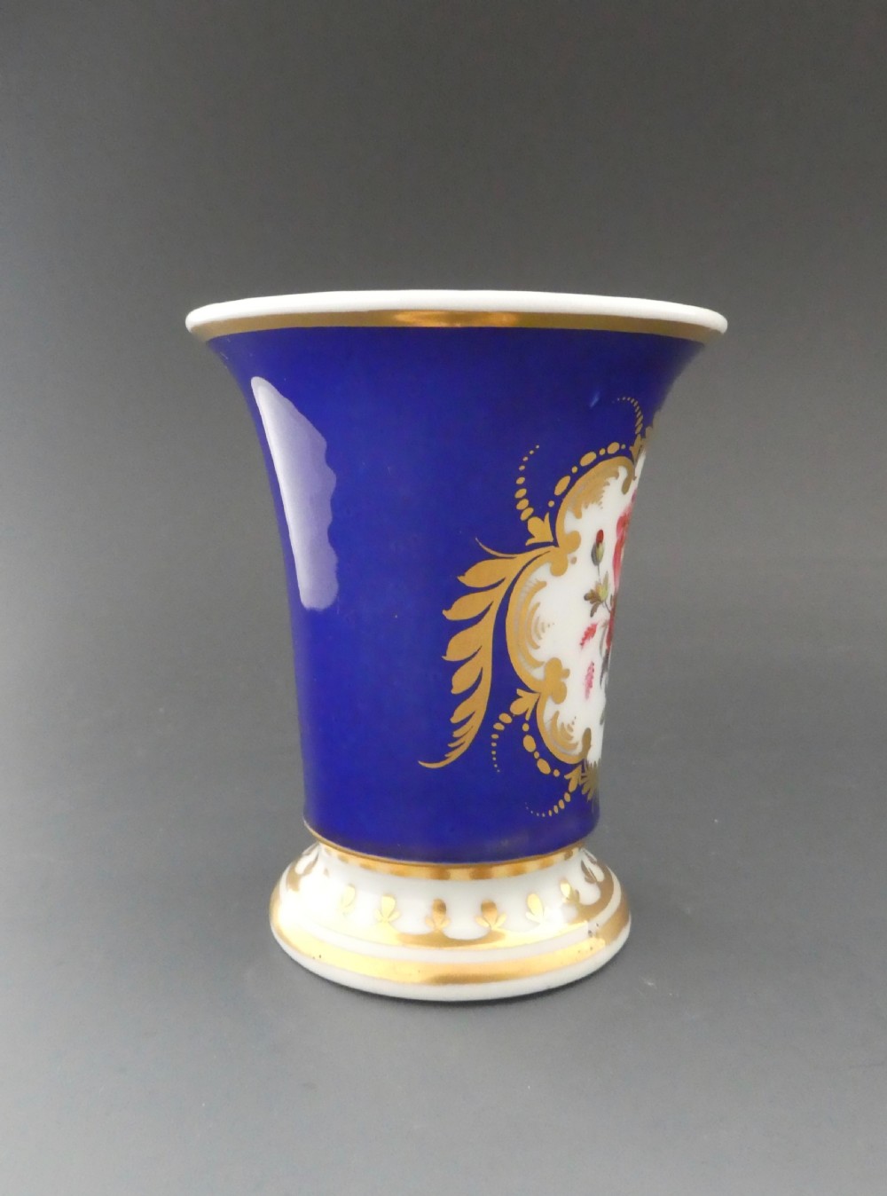 Chamberlains Worcester porcelain spill vase, c. 1820. View IV