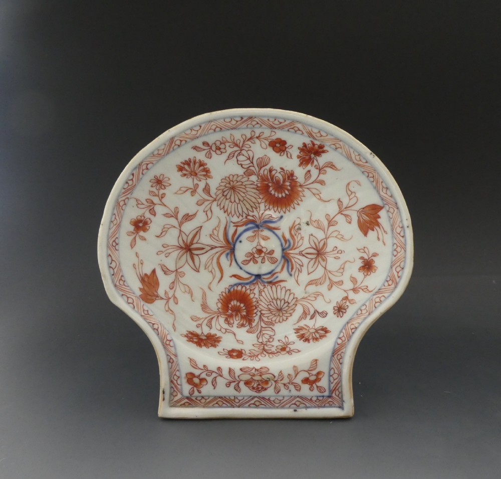 Chinese ‘Imari’ porcelain shell dish, c. 1720. Kangxi Period.