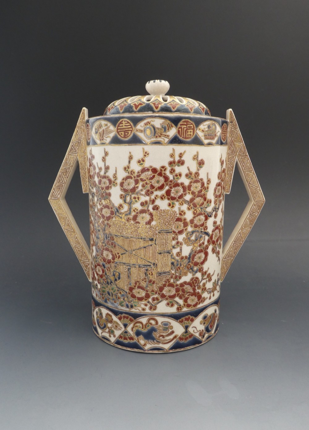 Imperial Satsuma koro and cover. Meiji Period.