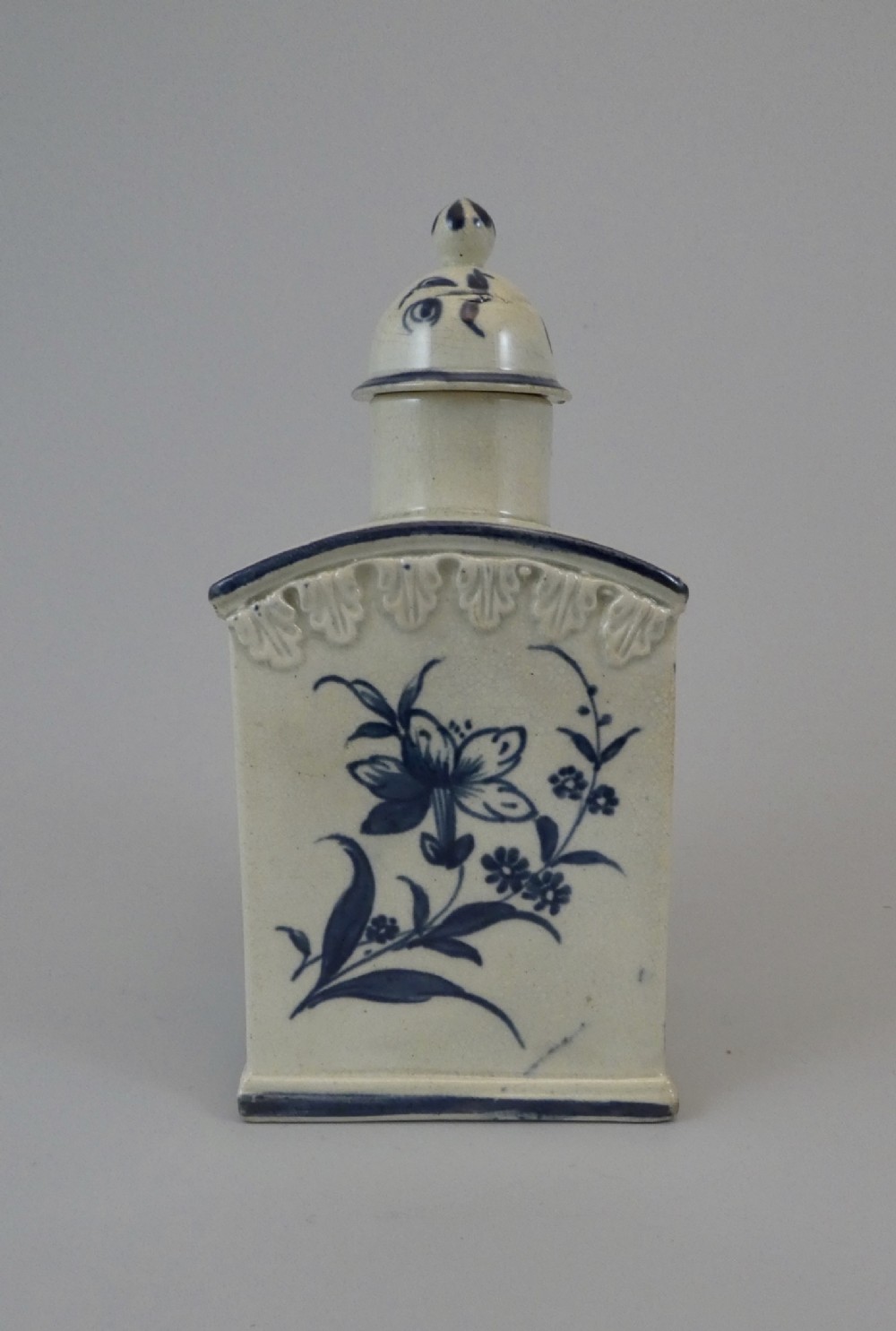Liverpool pearlware tea caddy & cover, c. 1790.