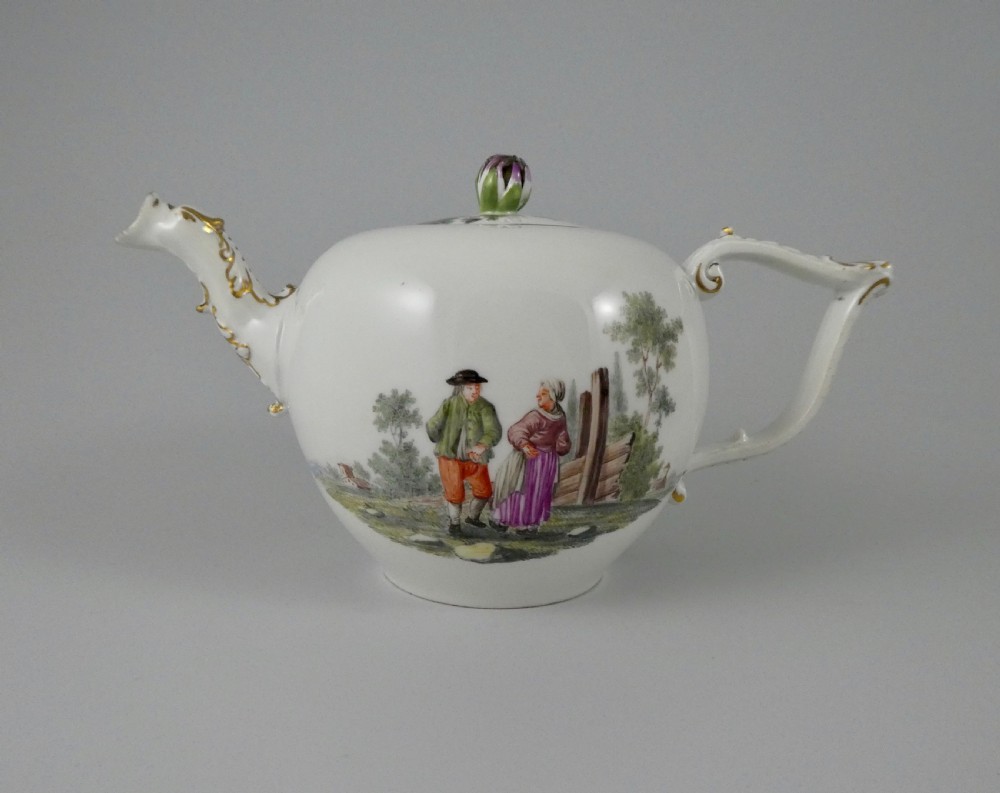 Meissen porcelain teapot & cover, c. 1740. View IV