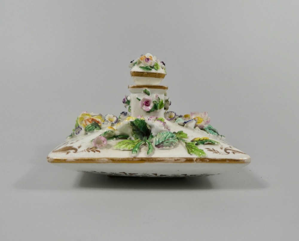 Rockingham porcelain scent bottle, c. 1835.