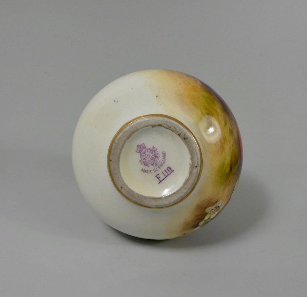 Royal Worcester porcelain vase. Fruit, painted by E.Townsend, d. 1935. View VIII