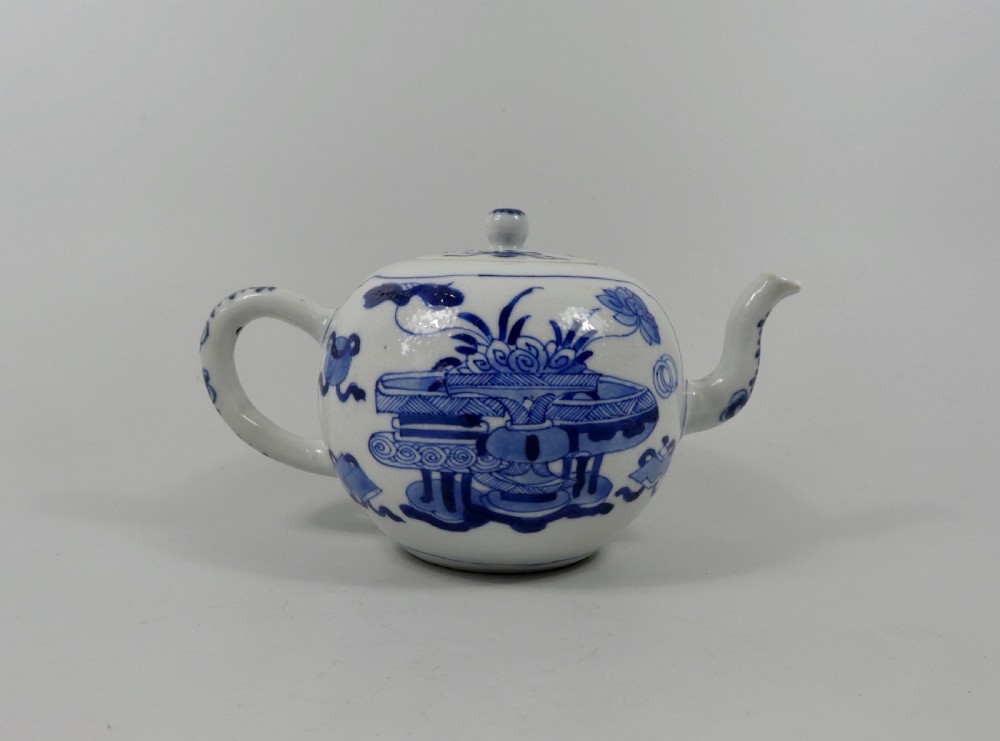 Chinese porcelain teapot. Kangxi Period, c. 1700. View III