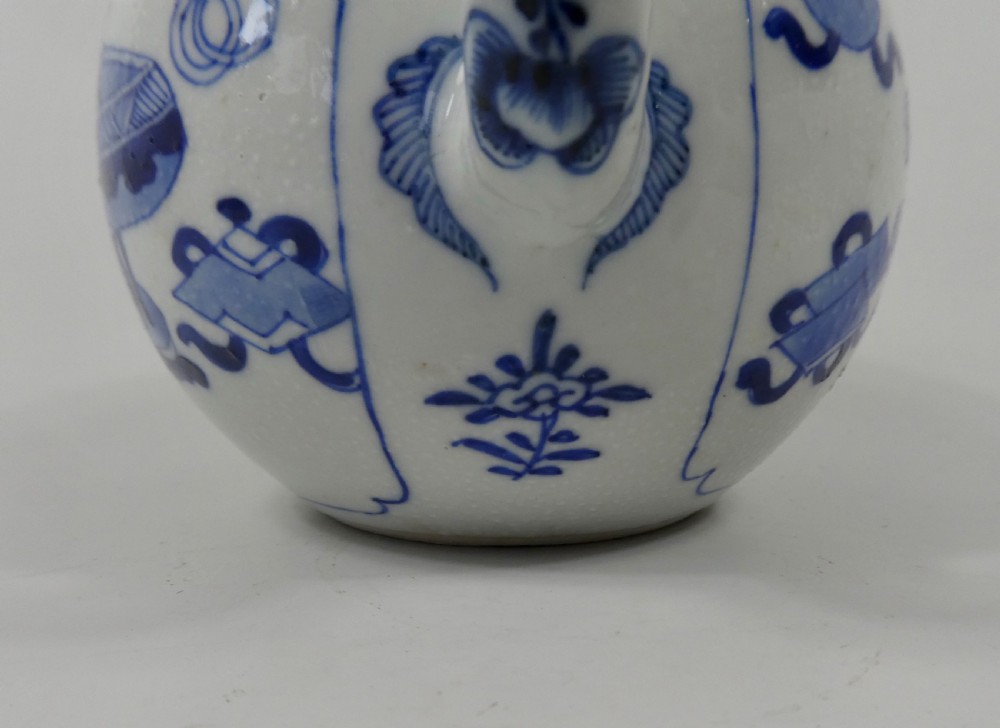 Chinese porcelain teapot. Kangxi Period, c. 1700. View V