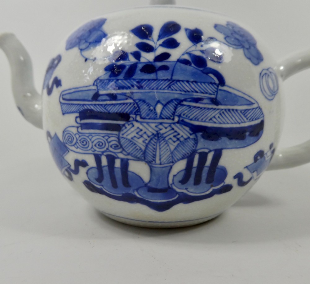 Chinese porcelain teapot. Kangxi Period, c. 1700. View VII