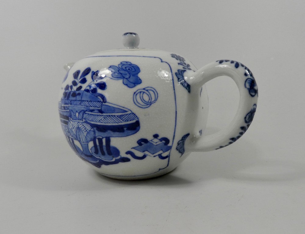 Chinese porcelain teapot. Kangxi Period, c. 1700. View VIII