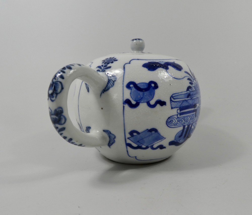 Chinese porcelain teapot. Kangxi Period, c. 1700. View IX