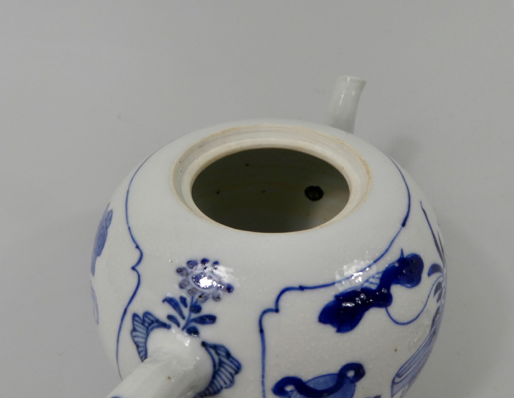 Chinese porcelain teapot. Kangxi Period, c. 1700. View X