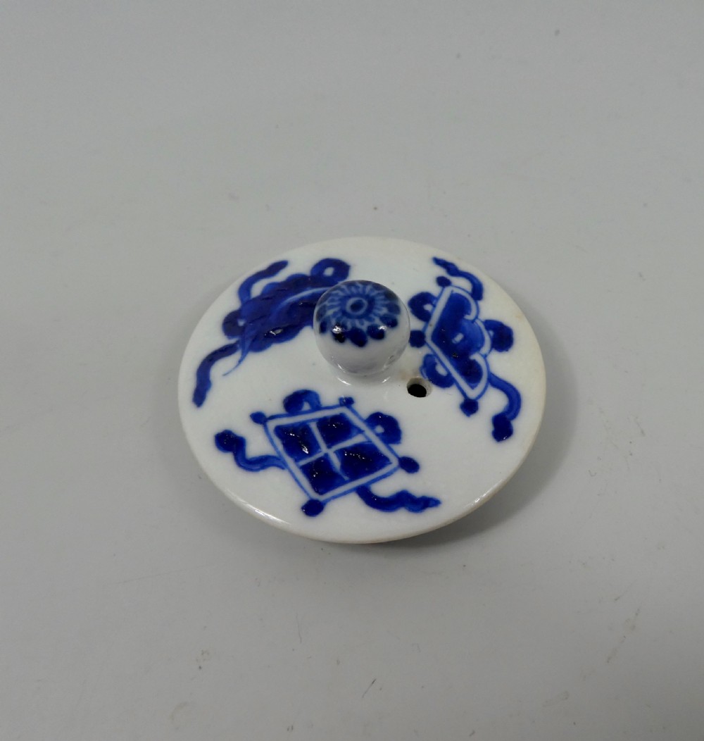 Chinese porcelain teapot. Kangxi Period, c. 1700. View XIV