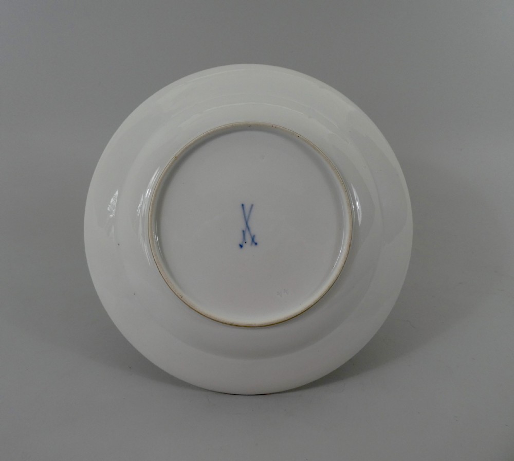 Meissen porcelain plate. Putti at play, c. 1870. View V